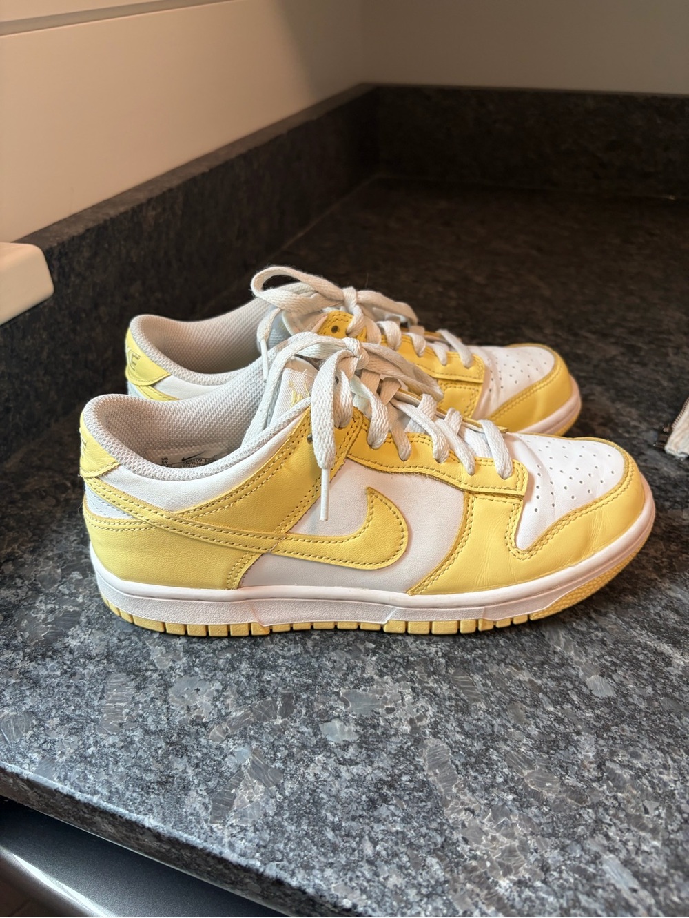 Nike Low-Top Sneakers in White & Yellow
